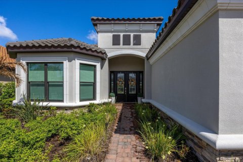 House in Port St. Lucie, Florida 4 bedrooms, 284 sq.m. № 2274396 - photo 3