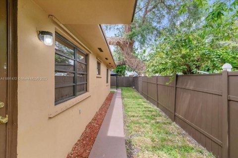 House in Miami Gardens, Florida 4 bedrooms, 167.22 sq.m. № 1945418 - photo 30