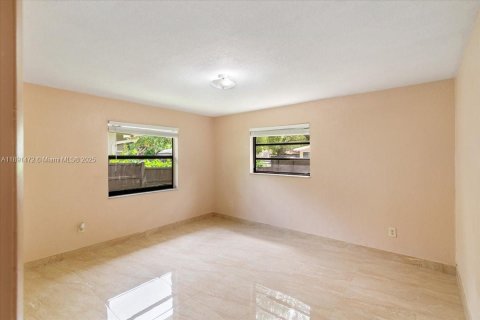 House in Miami Gardens, Florida 4 bedrooms, 167.22 sq.m. № 1945418 - photo 21
