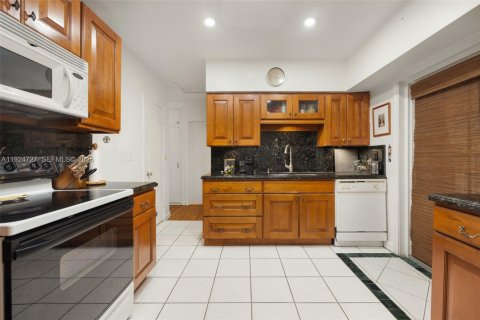 Casa en venta en Miami, Florida, 3 dormitorios, 130.99 m2 № 1983003 - foto 12