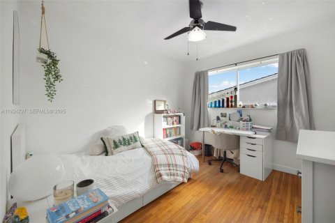 Casa en venta en Miami, Florida, 3 dormitorios, 130.99 m2 № 1983003 - foto 15