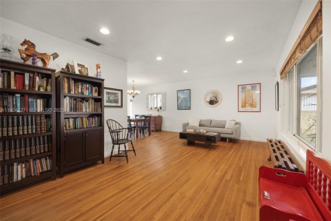 Casa en venta en Miami, Florida, 3 dormitorios, 130.99 m2 № 1983003 - foto 6