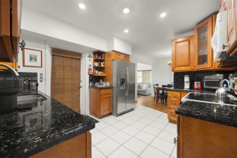 Casa en venta en Miami, Florida, 3 dormitorios, 130.99 m2 № 1983003 - foto 11