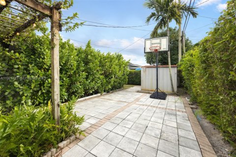 Casa en venta en Miami, Florida, 3 dormitorios, 130.99 m2 № 1983003 - foto 23