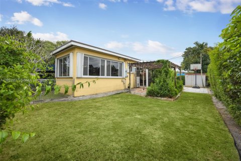 Casa en venta en Miami, Florida, 3 dormitorios, 130.99 m2 № 1983003 - foto 21