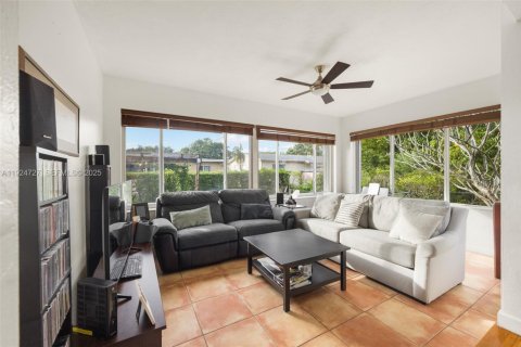 Casa en venta en Miami, Florida, 3 dormitorios, 130.99 m2 № 1983003 - foto 8