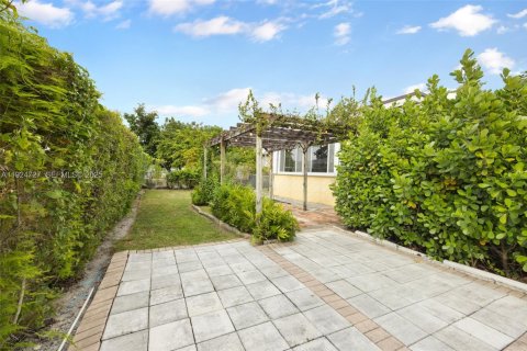 Casa en venta en Miami, Florida, 3 dormitorios, 130.99 m2 № 1983003 - foto 22