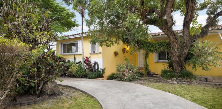 Casa en Miami, Florida 3 dormitorios, 130.99 m2 № 1983003