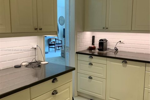 Condominio en alquiler en Key Biscayne, Florida, 2 dormitorios, 122.63 m2 № 2012404 - foto 9