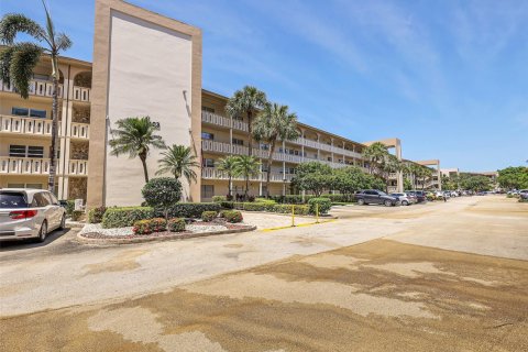 Condominio en alquiler en Coconut Creek, Florida, 2 dormitorios, 107.77 m2 № 1118242 - foto 1