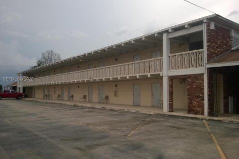 Купить коммерческую недвижимость в Себринг, Флорида № 2034472 - фото 2