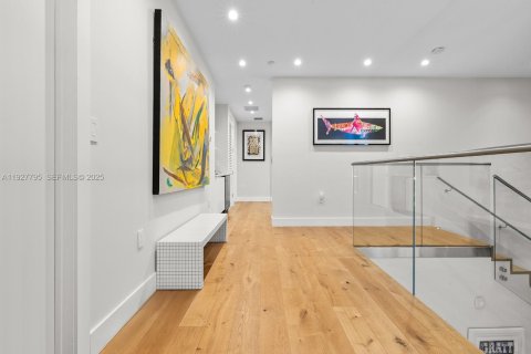 Casa en venta en Miami, Florida, 5 dormitorios, 368.08 m2 № 2034710 - foto 14