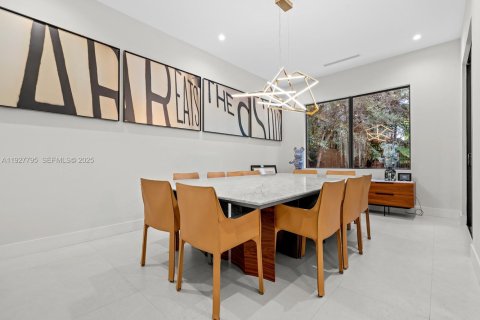 Casa en venta en Miami, Florida, 5 dormitorios, 368.08 m2 № 2034710 - foto 4