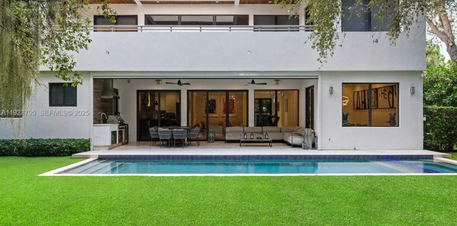 Casa en Miami, Florida 5 dormitorios, 368.08 m2 № 2034710