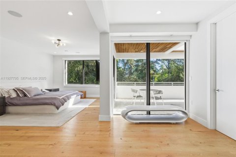 Casa en venta en Miami, Florida, 5 dormitorios, 368.08 m2 № 2034710 - foto 10