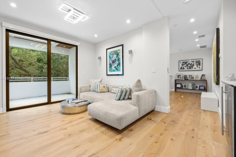 Casa en venta en Miami, Florida, 5 dormitorios, 368.08 m2 № 2034710 - foto 15