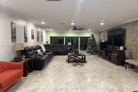 Купить виллу или дом в Хомстед, Флорида 7 спален, 454.38м2, № 1986334 - фото 4