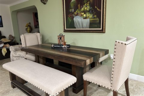 Купить виллу или дом в Хомстед, Флорида 7 спален, 454.38м2, № 1986334 - фото 6