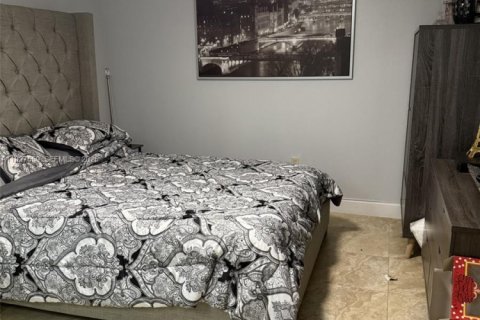 Купить виллу или дом в Хомстед, Флорида 7 спален, 454.38м2, № 1986334 - фото 14