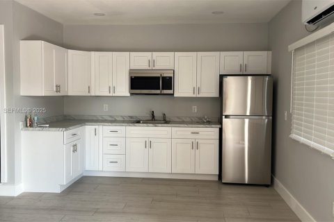 Купить виллу или дом в Хомстед, Флорида 7 спален, 454.38м2, № 1986334 - фото 15