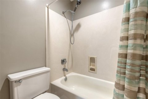 Townhouse in Ormond Beach, Florida 2 bedrooms, 108.97 sq.m. № 2105319 - photo 24
