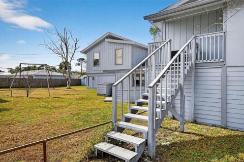 House in Edgewater, Florida 7 bedrooms, 181.35 sq.m. № 2123041 - photo 10