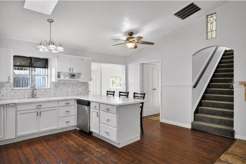 House in Edgewater, Florida 7 bedrooms, 181.35 sq.m. № 2123041 - photo 9