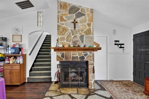 House in Edgewater, Florida 7 bedrooms, 181.35 sq.m. № 2123041 - photo 8