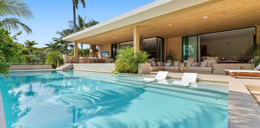 House in Miami Beach, Florida 5 bedrooms, 858.14 sq.m. № 1871938