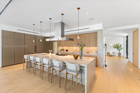 House in Miami Beach, Florida 5 bedrooms, 858.14 sq.m. № 1871938 - photo 3