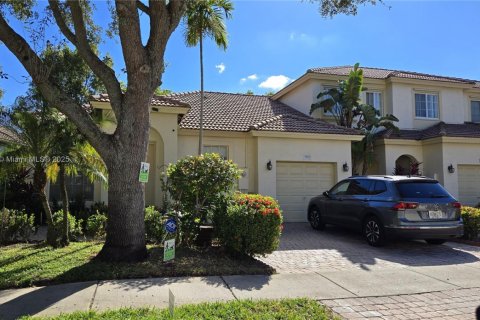 Купить таунхаус в Пемброк-Пайнс, Флорида 3 спальни, 125.23м2, № 1972862 - фото 2