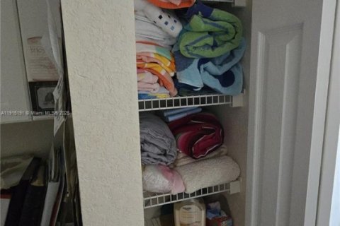 Купить таунхаус в Пемброк-Пайнс, Флорида 3 спальни, 125.23м2, № 1972862 - фото 28