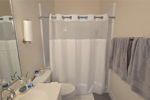 Купить таунхаус в Пемброк-Пайнс, Флорида 3 спальни, 125.23м2, № 1972862 - фото 24