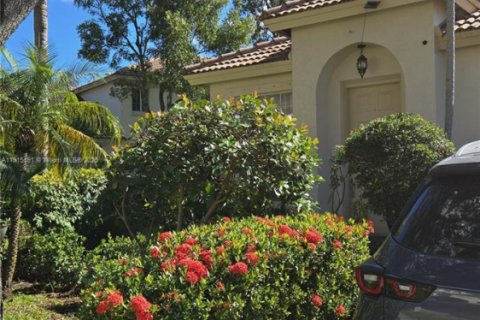 Купить таунхаус в Пемброк-Пайнс, Флорида 3 спальни, 125.23м2, № 1972862 - фото 6