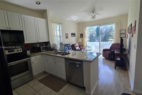 Купить таунхаус в Пемброк-Пайнс, Флорида 3 спальни, 125.23м2, № 1972862 - фото 12