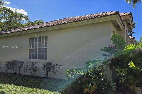 Купить таунхаус в Пемброк-Пайнс, Флорида 3 спальни, 125.23м2, № 1972862 - фото 4