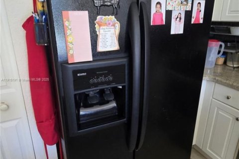 Купить таунхаус в Пемброк-Пайнс, Флорида 3 спальни, 125.23м2, № 1972862 - фото 16