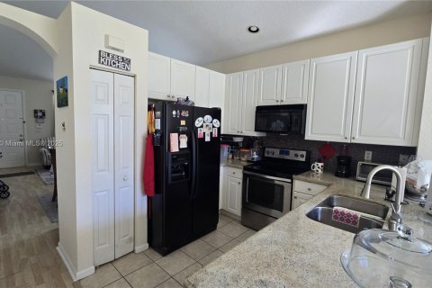 Купить таунхаус в Пемброк-Пайнс, Флорида 3 спальни, 125.23м2, № 1972862 - фото 17