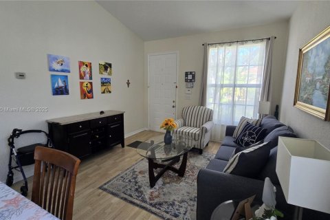 Купить таунхаус в Пемброк-Пайнс, Флорида 3 спальни, 125.23м2, № 1972862 - фото 8