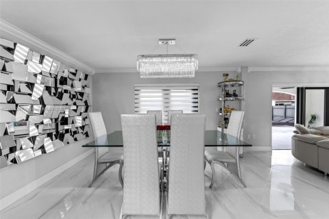 Casa en venta en Miami, Florida, 4 dormitorios, 227.8 m2 № 1945677 - foto 8