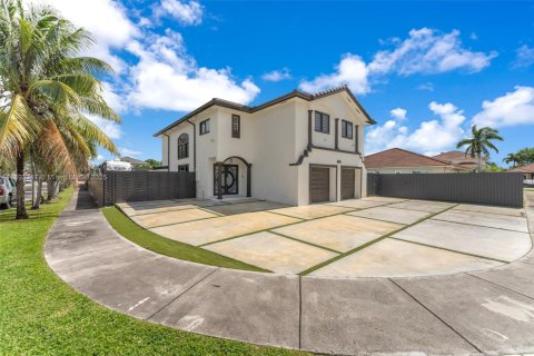 Casa en venta en Miami, Florida, 4 dormitorios, 227.8 m2 № 1945677 - foto 2