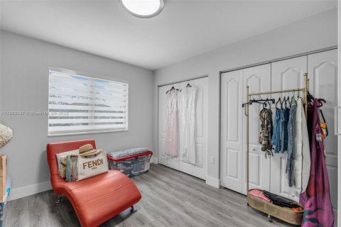 Casa en venta en Miami, Florida, 4 dormitorios, 227.8 m2 № 1945677 - foto 26