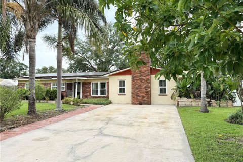 House in Tampa, Florida 3 bedrooms, 188.59 sq.m. № 1765291 - photo 1