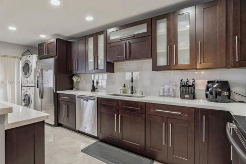 Adosado en alquiler en Miami Gardens, Florida, 3 dormitorios, 146.6 m2 № 1986290 - foto 3