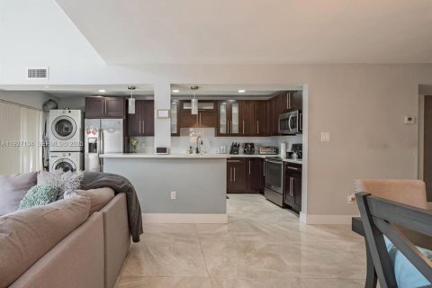 Adosado en alquiler en Miami Gardens, Florida, 3 dormitorios, 146.6 m2 № 1986290 - foto 2