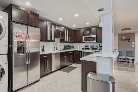 Adosado en alquiler en Miami Gardens, Florida, 3 dormitorios, 146.6 m2 № 1986290 - foto 4