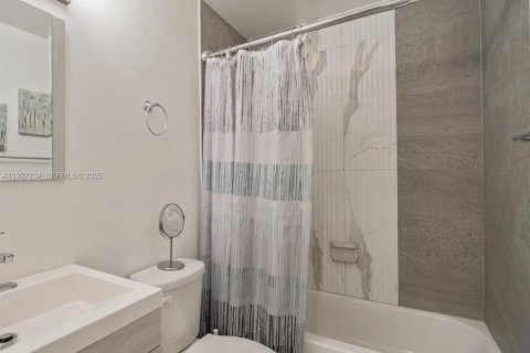 Adosado en alquiler en Miami Gardens, Florida, 3 dormitorios, 146.6 m2 № 1986290 - foto 12