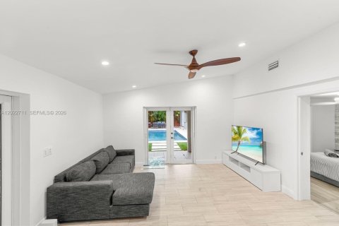 Villa ou maison à vendre à Miami, Floride: 3 chambres, 184.88 m2 № 2146466 - photo 10