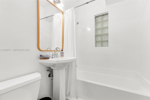 Villa ou maison à vendre à Miami, Floride: 3 chambres, 184.88 m2 № 2146466 - photo 29