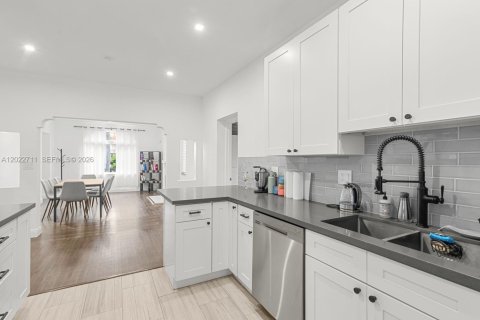 Villa ou maison à vendre à Miami, Floride: 3 chambres, 184.88 m2 № 2146466 - photo 15